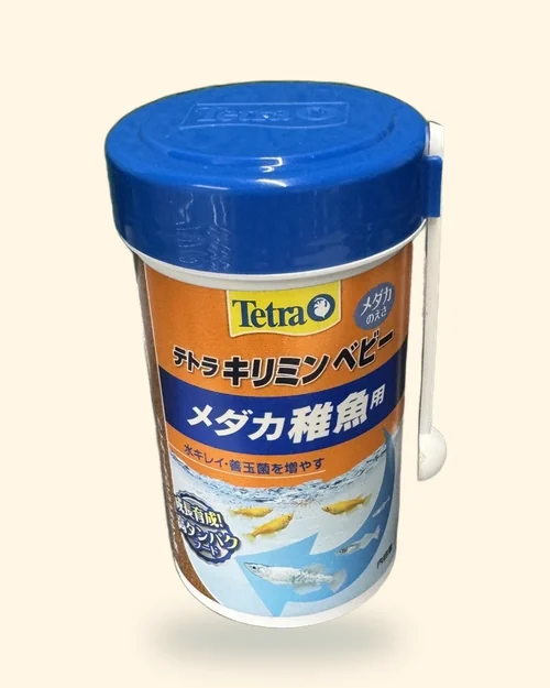 Tetra Kirimin Baby japanisches Aufzuchtfutter, Dose mit blauem Deckel und Dosierlöffel